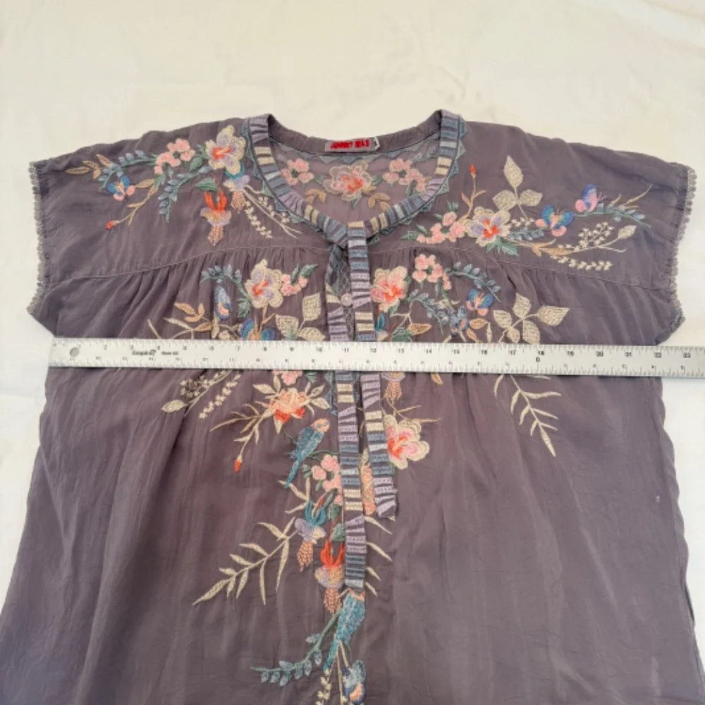 Johnny Was Short Sleeve Gray Blouse Colorful Romantic Embroidered Flowers Medium - Picture 11 of 15